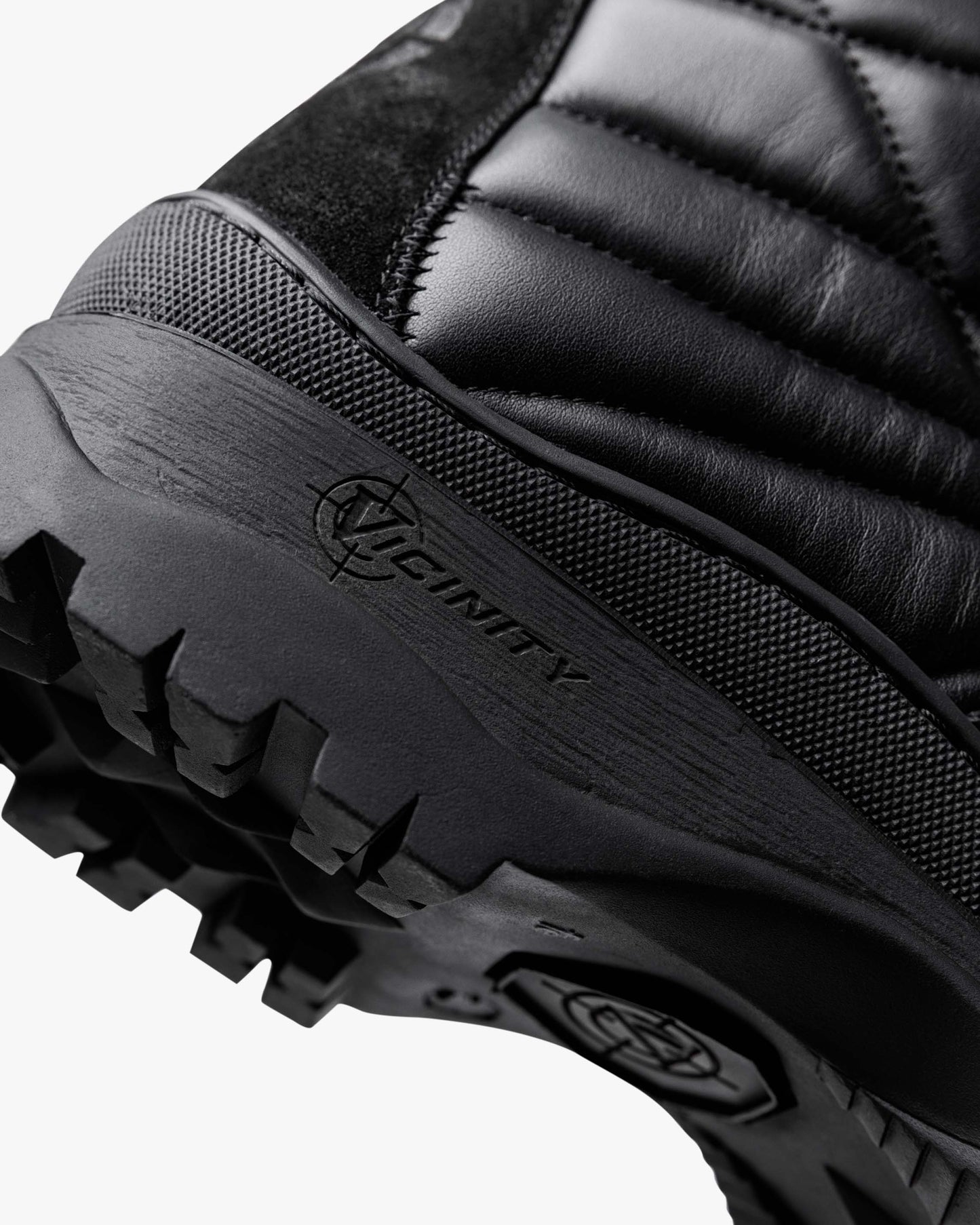 VENTURE HI "TRIPLE BLACK"